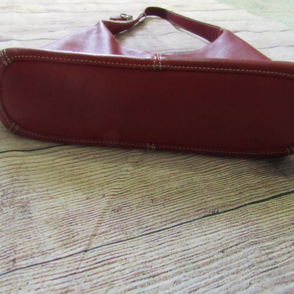 Red Shoulder Bag - Picture 5 of 8